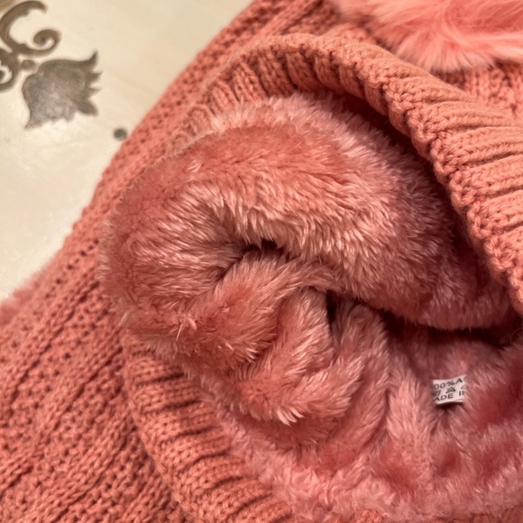 UGG Sweather weather Pink Pom pom Hat and Infinity Scarf Set NWT - Picture 2 of 5